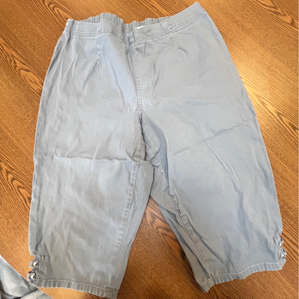 Gray capris